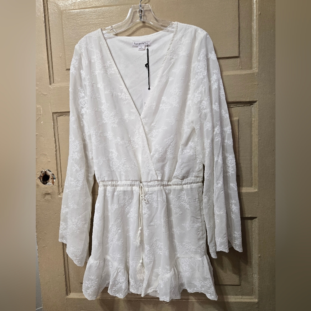 Loveriche Ivory Lace Tie Waist V-Neck Romper NWT Size: L
